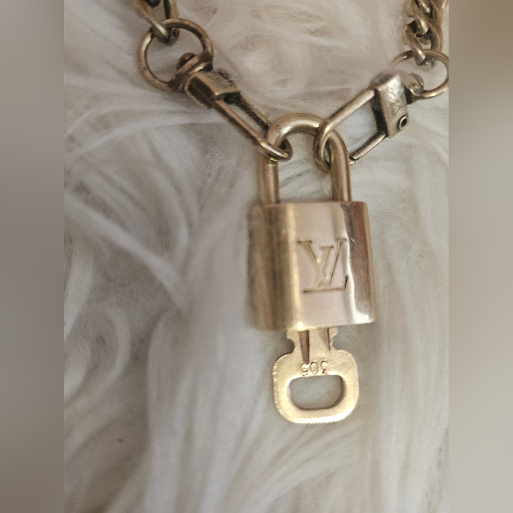 Louis Vuitton bundle: Lock & key with chain + box & card holder 💯 - Picture 3 of 9